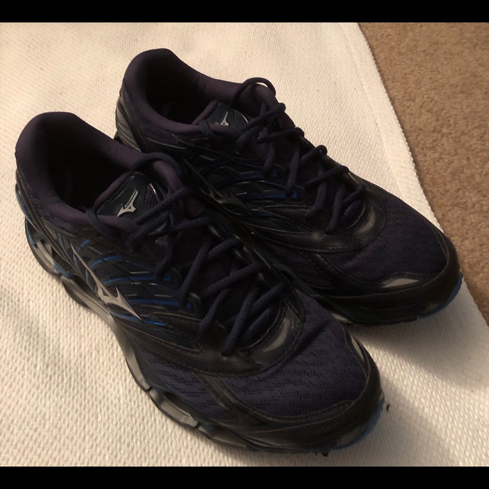 Mizuno Wave Prophecy 8 shoes like new